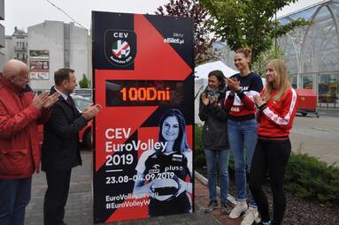 Zegar odmierza czas do rozpoczęcia CEV Mistrzostw Europy Kobiet w Łodzi 